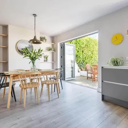 Casa de Férias Peaceful Family With Garden & Parking At 'helvellyn' Falmouth